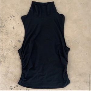 Lululemon top- slightly cropped